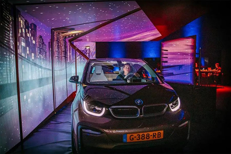 <a href=http://www.szzs360.com/led/ target=_blank>LED屏</a>幕+虛擬制作|雷迪奧展示LED花式應用